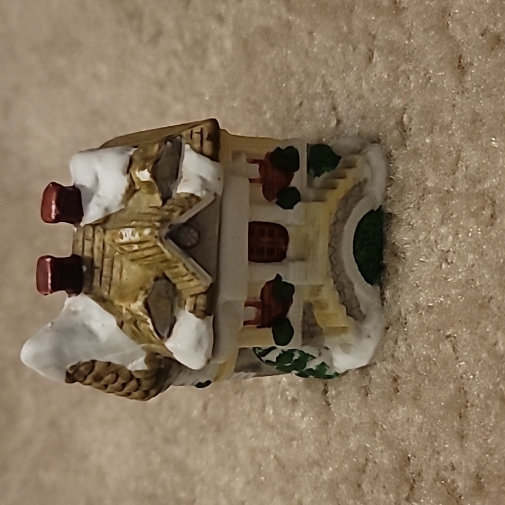Vintage Porcelain Trinket Box‎ House